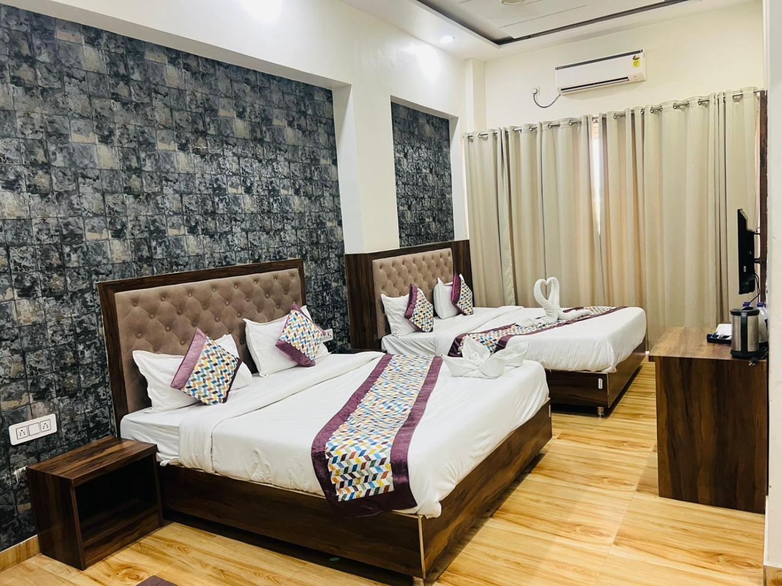 Hotel S V Grand 바라나시 외부 사진